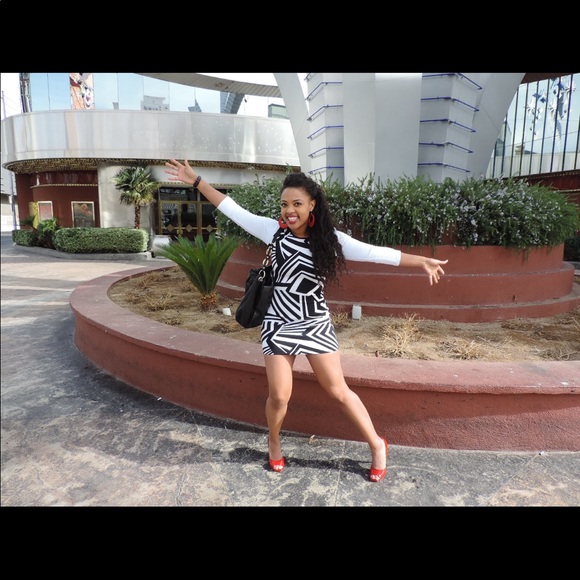 Black and White Mini Dress Size Medium - Picture 7 of 7